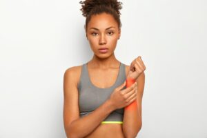 woman having wrist pain